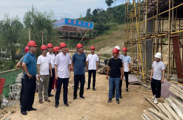 紅安縣人民政府副縣長(zhǎng)鮑晨輝到老君眉茶場(chǎng)檢查督辦安全生產(chǎn)工作